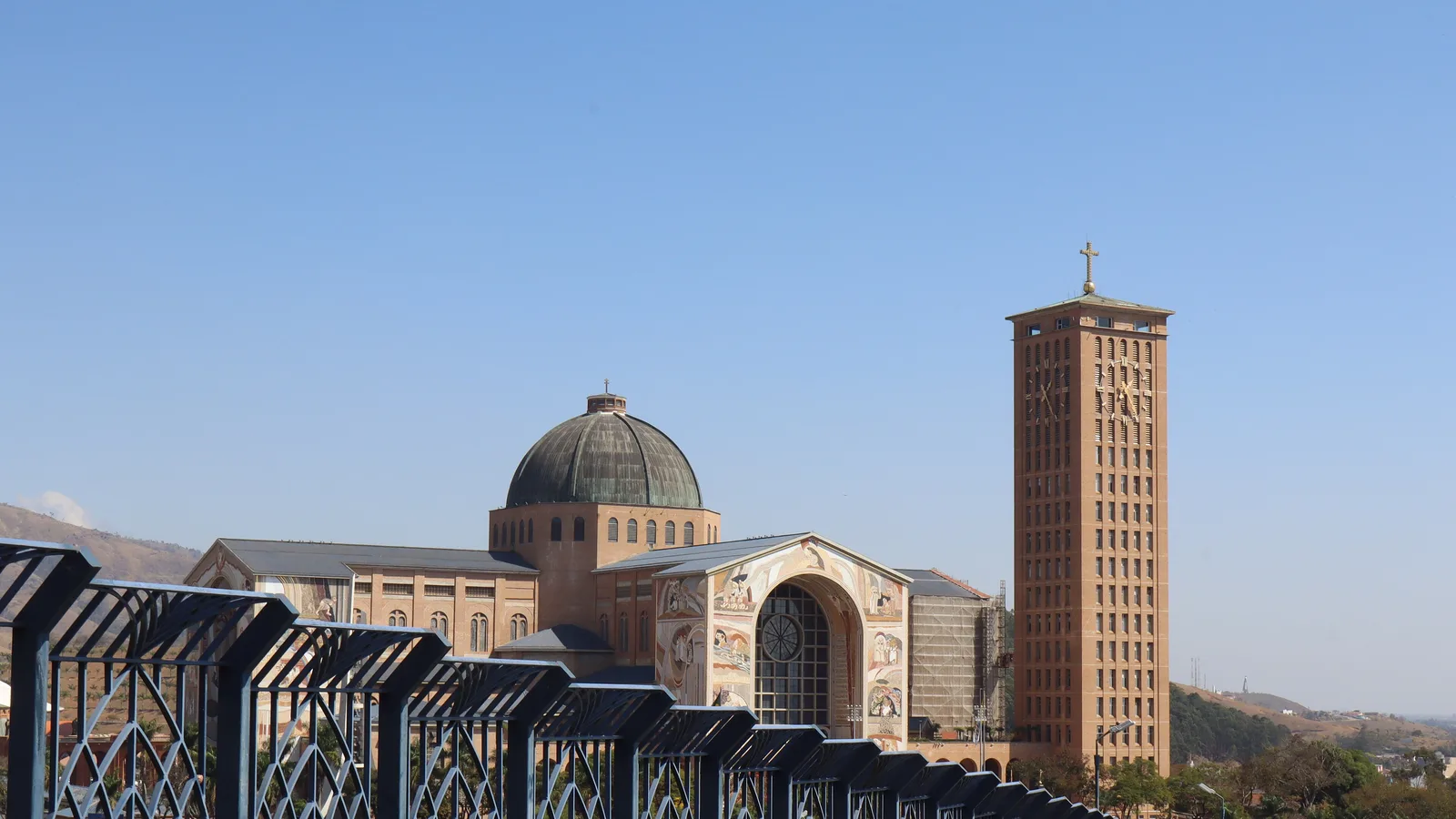 Catedral Basílica de Nossa Senhora Aparecida, no interior de São Paulo