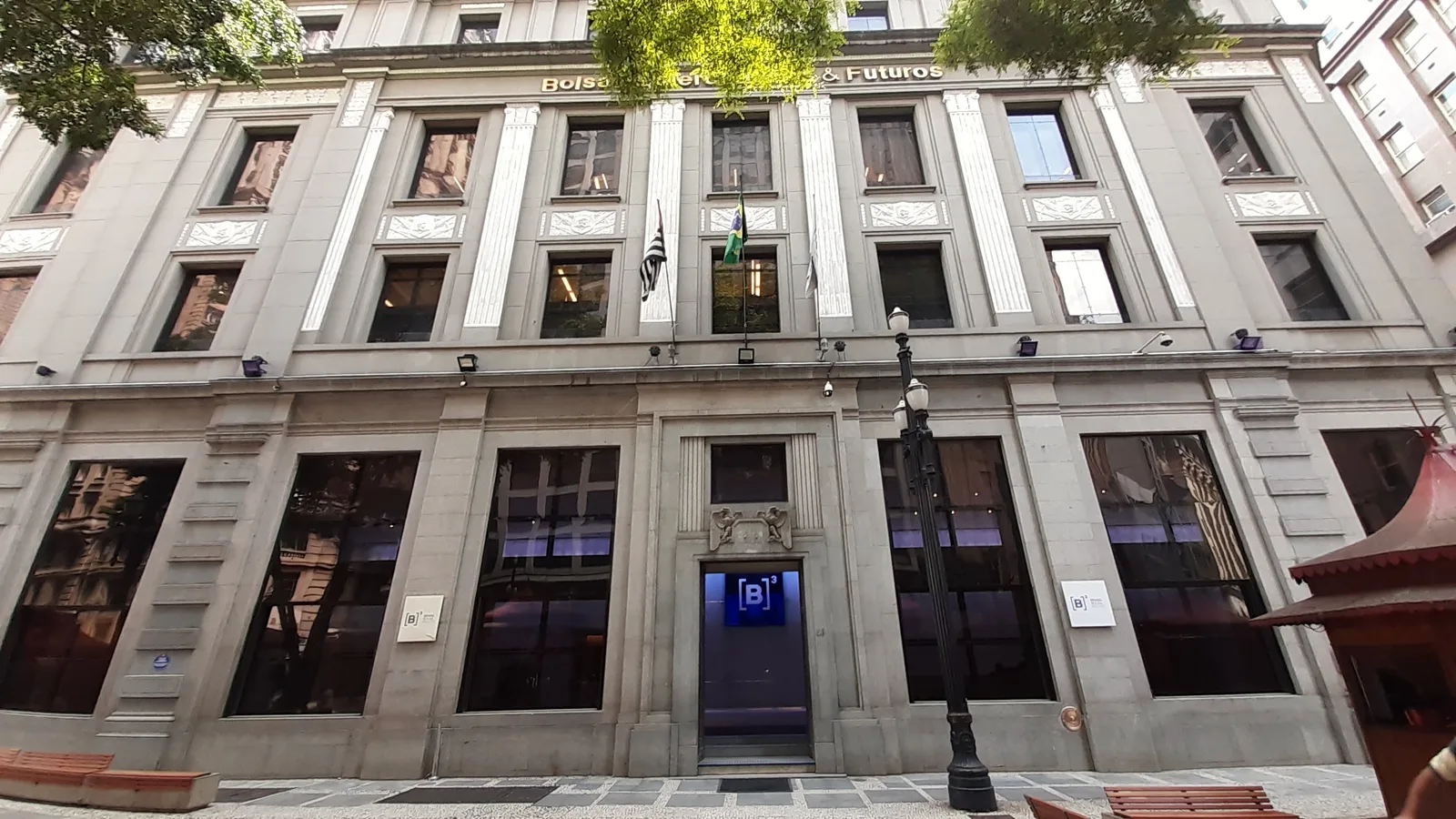 Prédio da antiga BM&F, hoje da B3, na Praça Antônio Prado, no centro de São Paulo
