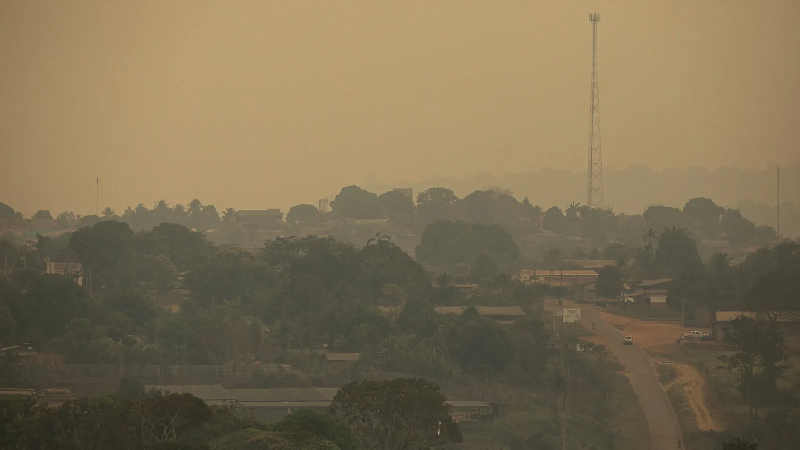 Cidade do sul do Amazonas encoberta por fumaça de queimadas