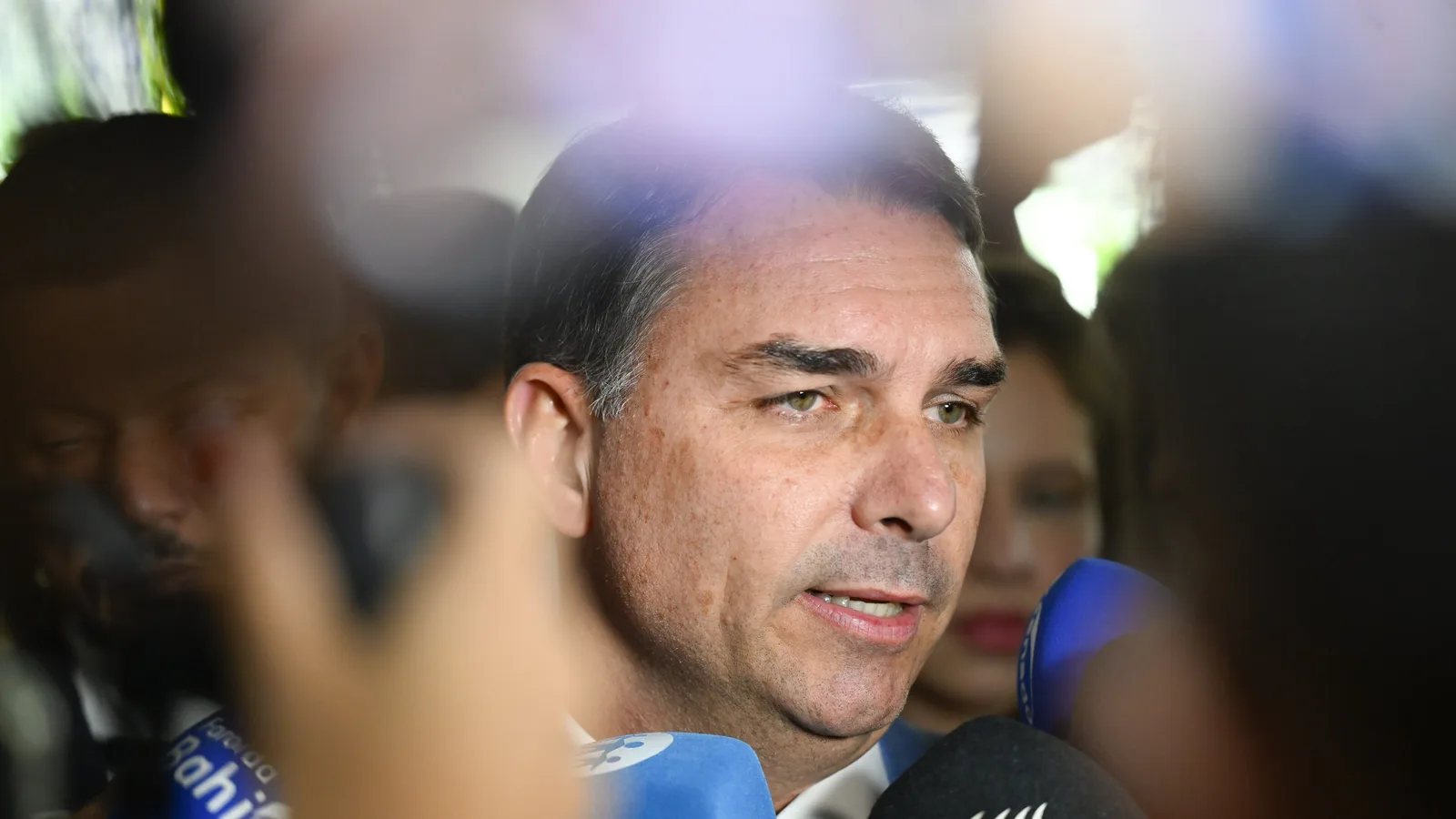 O senador Flávio Bolsonaro (PL-RJ) em entrevista no Senado, em abril de 2026