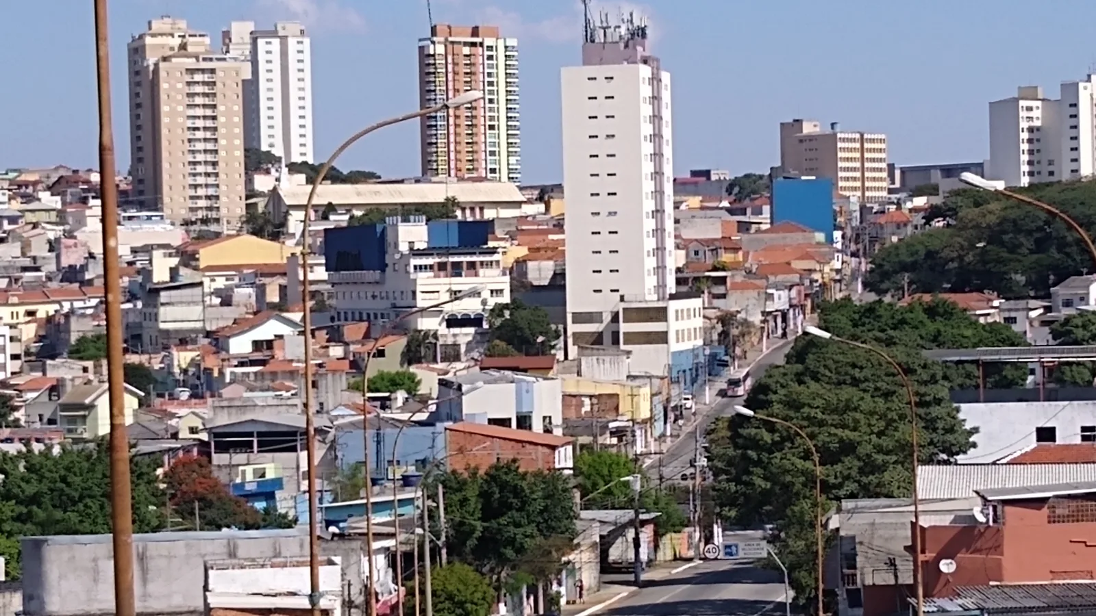 Vista da Penha de França, na Zona Leste de São Paulo, com prédios e casas