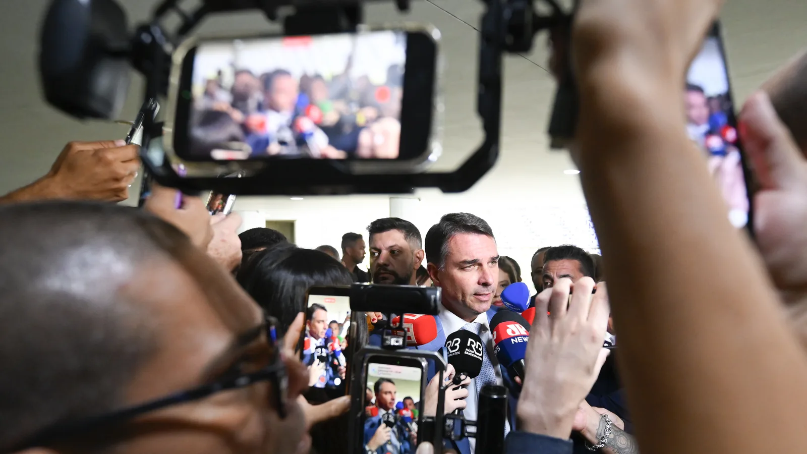 Flávio Bolsonaro (PL-RJ) em entrevista no Senado