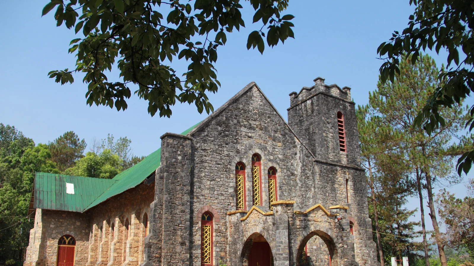 Igreja batista kachin de pedra em Kutkai, no norte de Mianmar