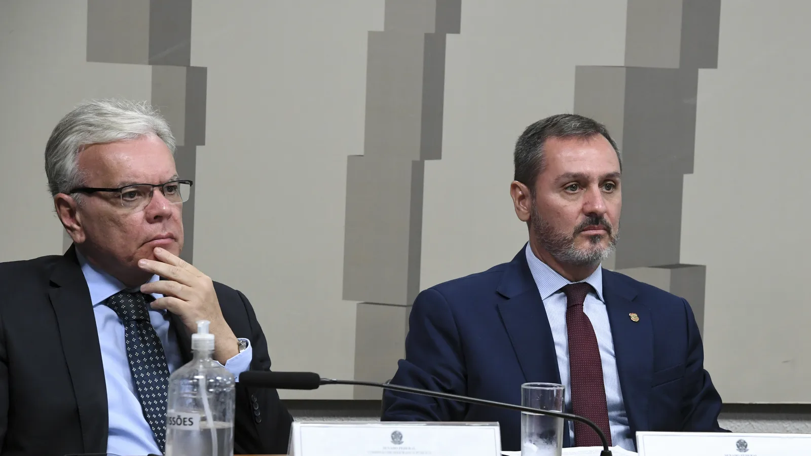 Andrei Rodrigues, diretor-geral da Polícia Federal, à direita, em audiência no Senado em 2025