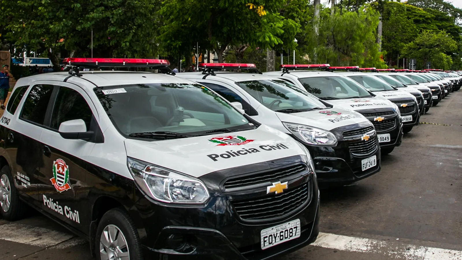 Viaturas da Polícia Civil de São Paulo enfileiradas