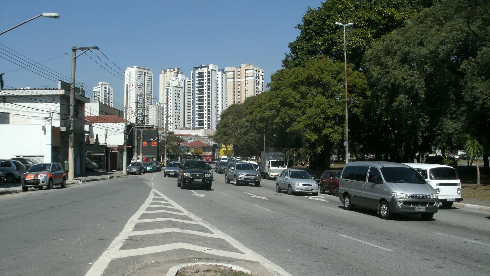 Avenida Salim Farah Maluf, no Tatuapé, Zona Leste de São Paulo, onde o Porsche bateu no carro de Ornaldo da Silva Viana em 2024