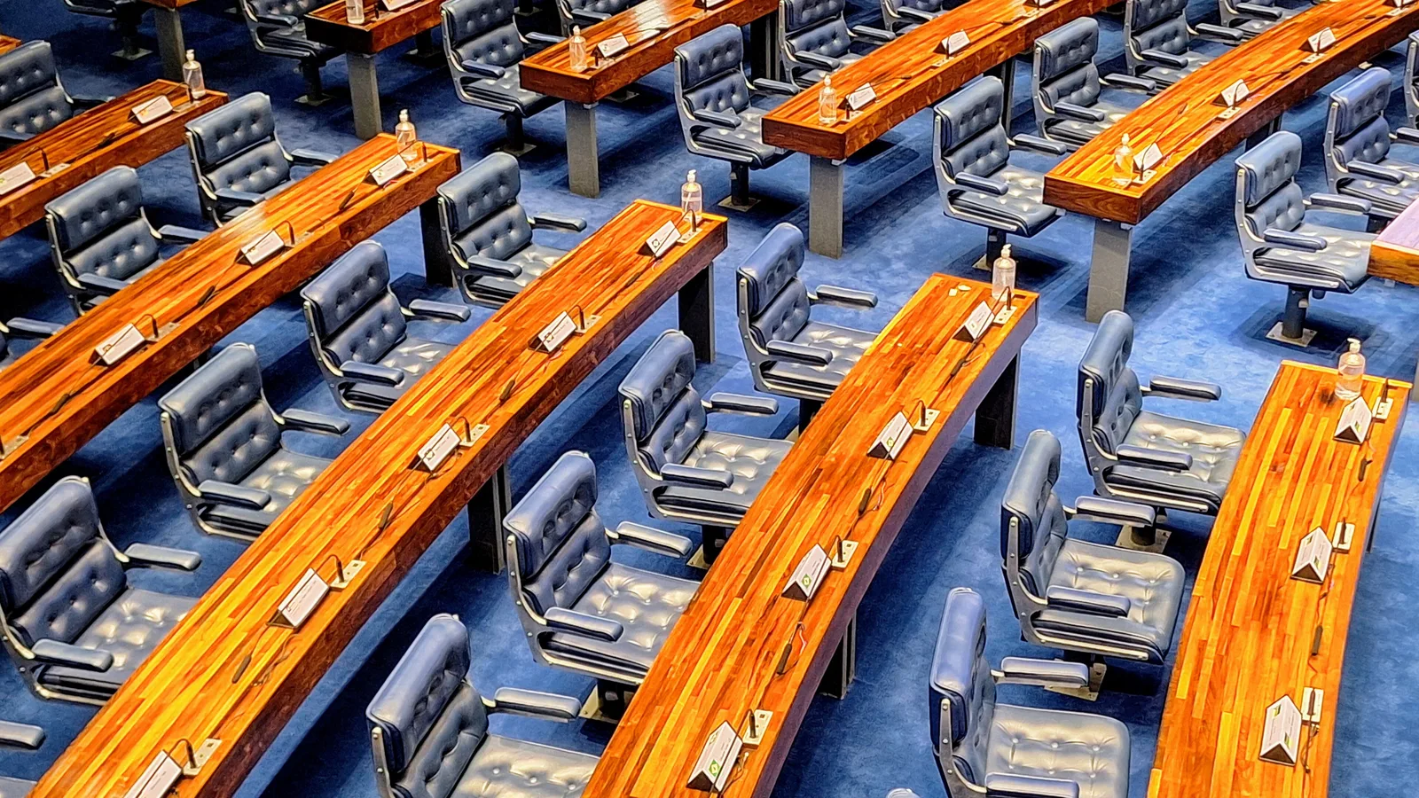 Cadeiras do plenário do Senado Federal, em Brasília