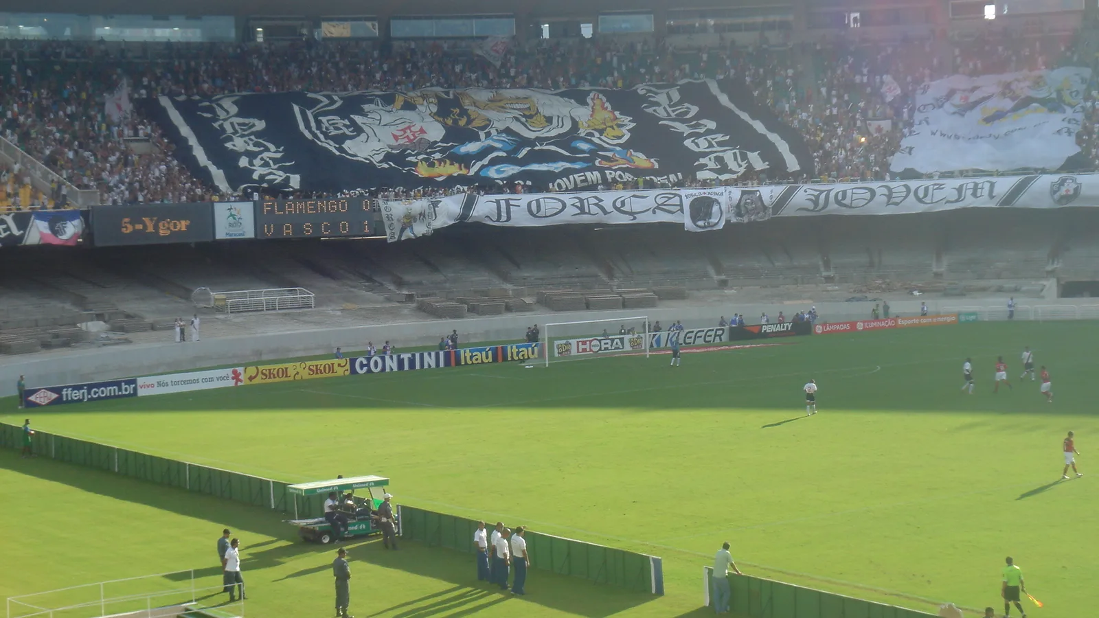 Torcida do Vasco da Gama na arquibancada do Maracanã