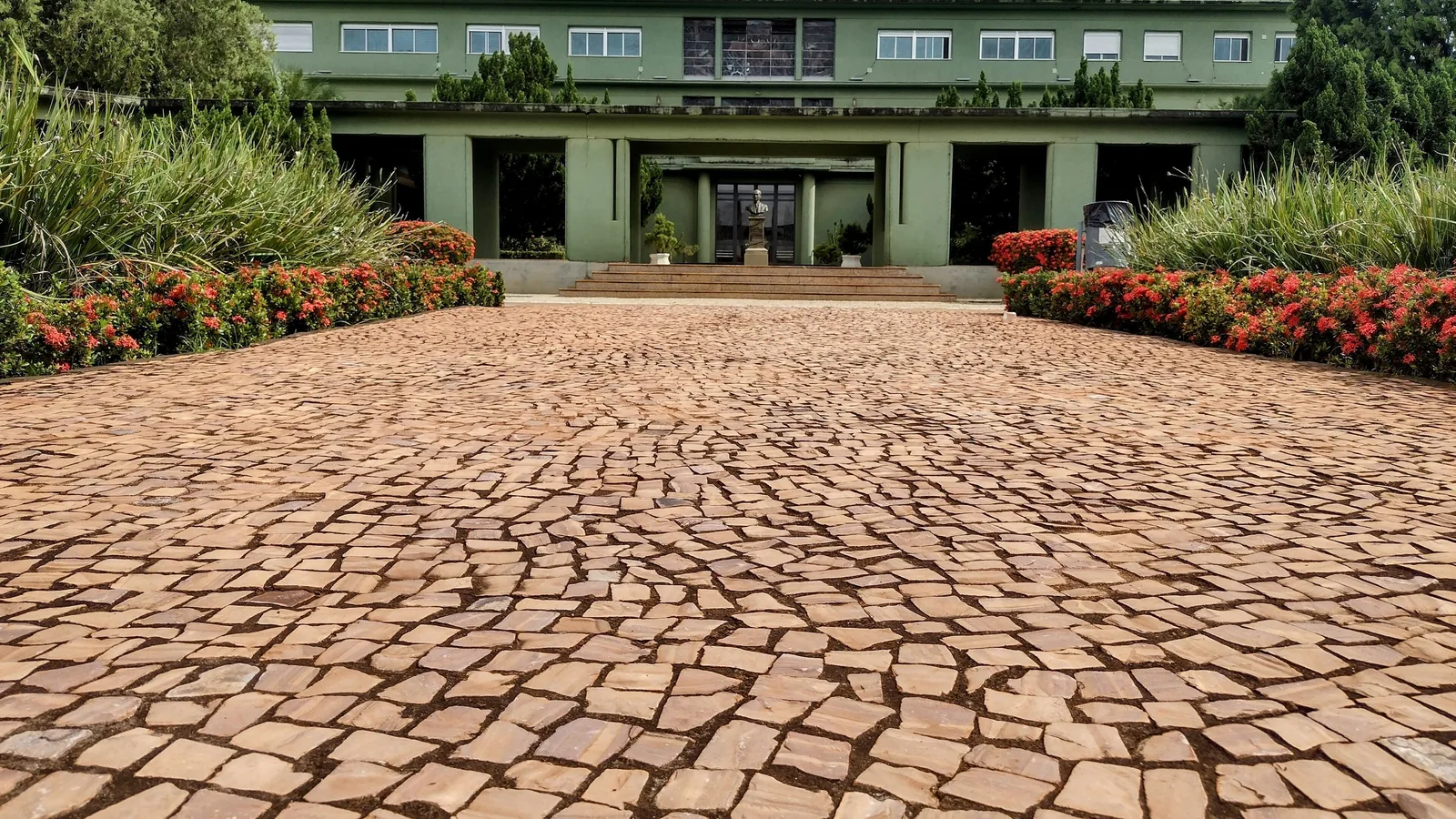 Palácio das Esmeraldas, sede do governo de Goiás, na Praça Cívica, em Goiânia