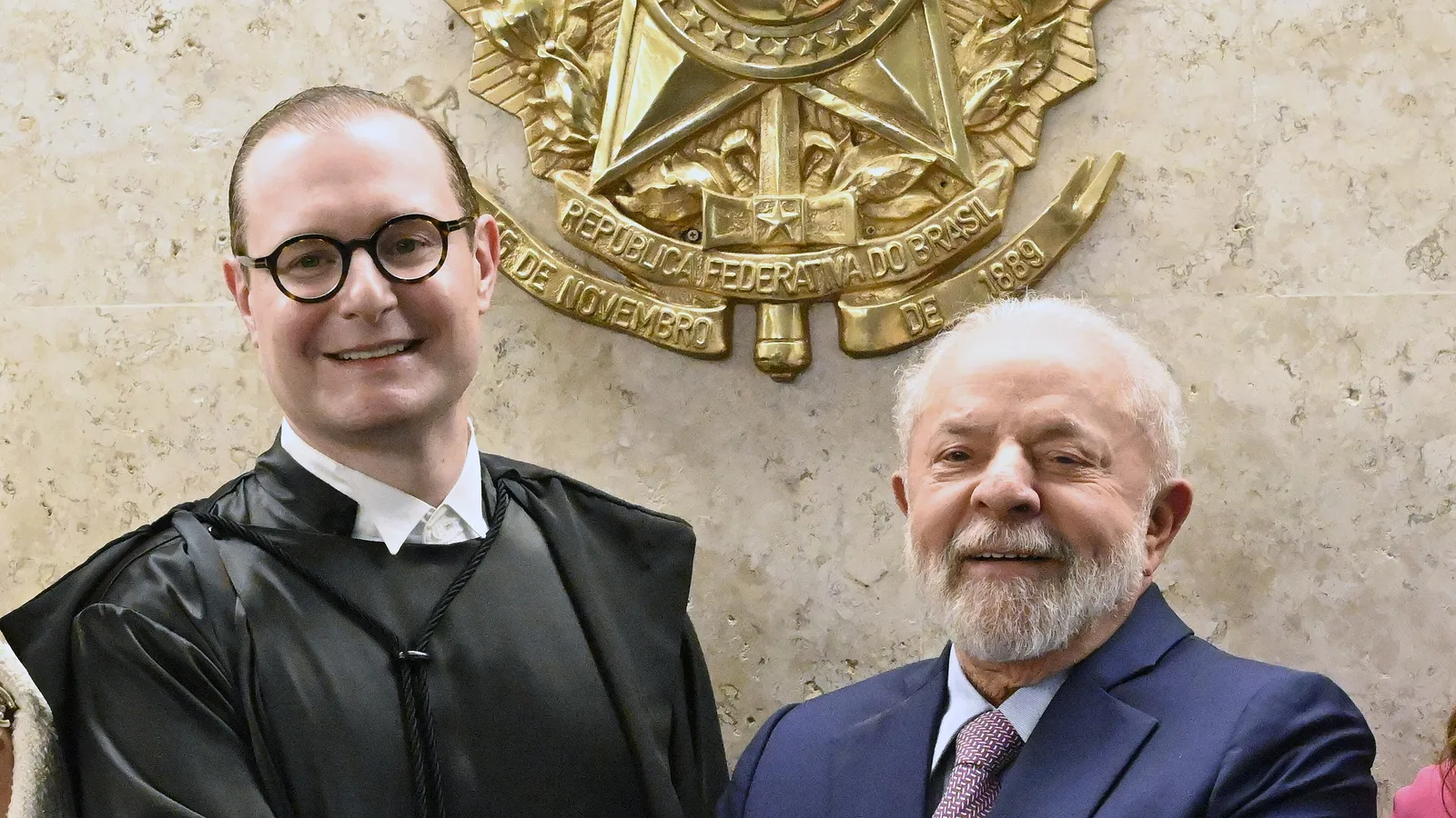 Cristiano Zanin com Lula na posse como ministro do STF, em agosto de 2023
