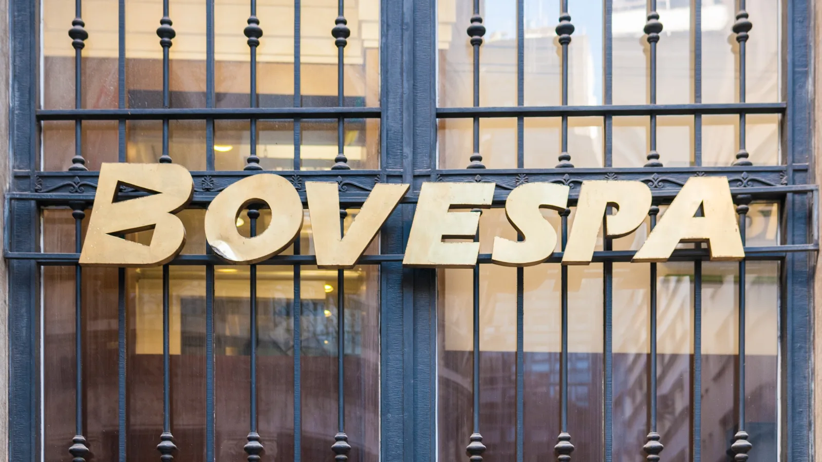 Letreiro da Bovespa na sede da B3, no centro de São Paulo