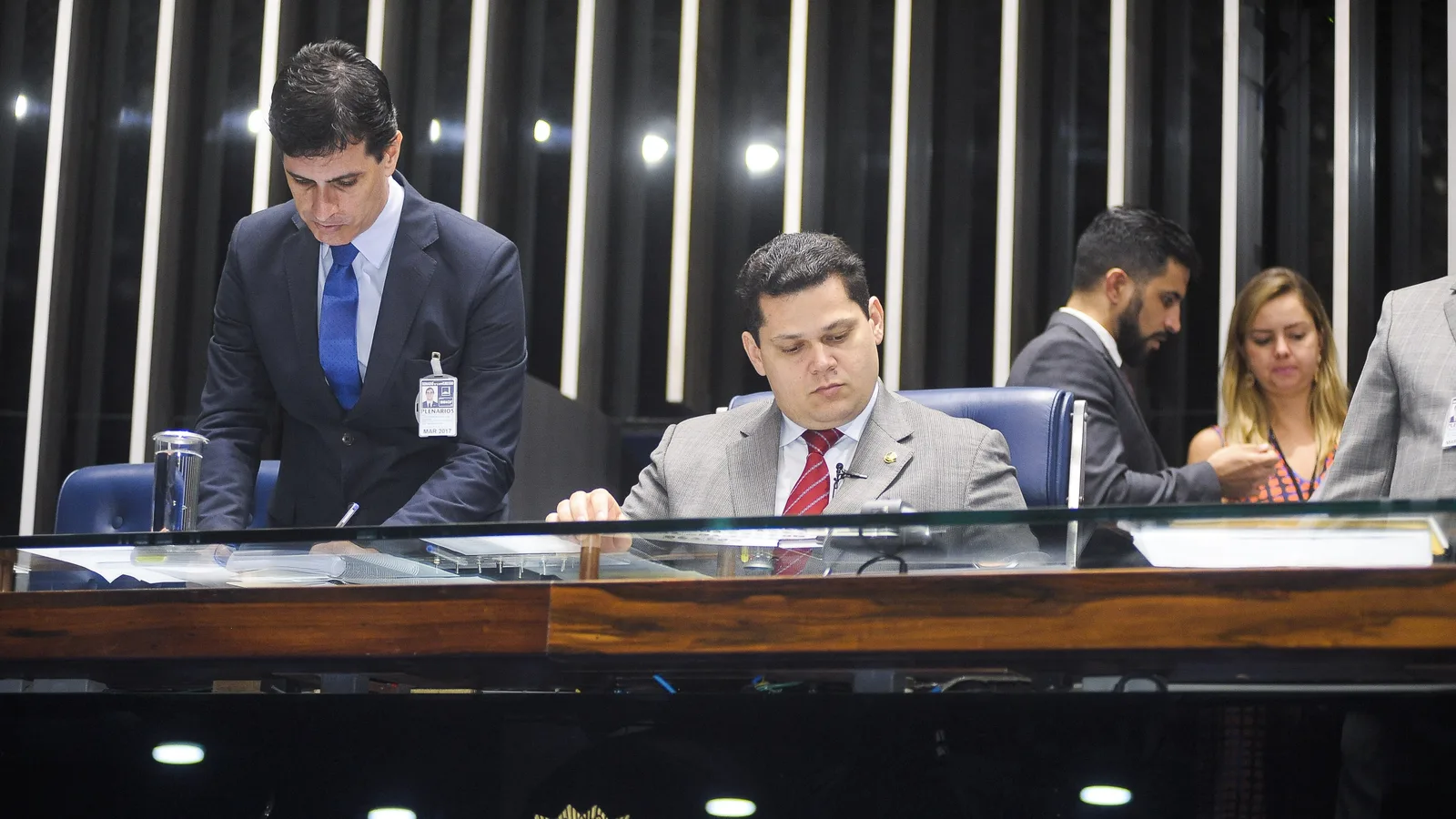 Davi Alcolumbre preside sessão no plenário do Senado, em imagem de arquivo